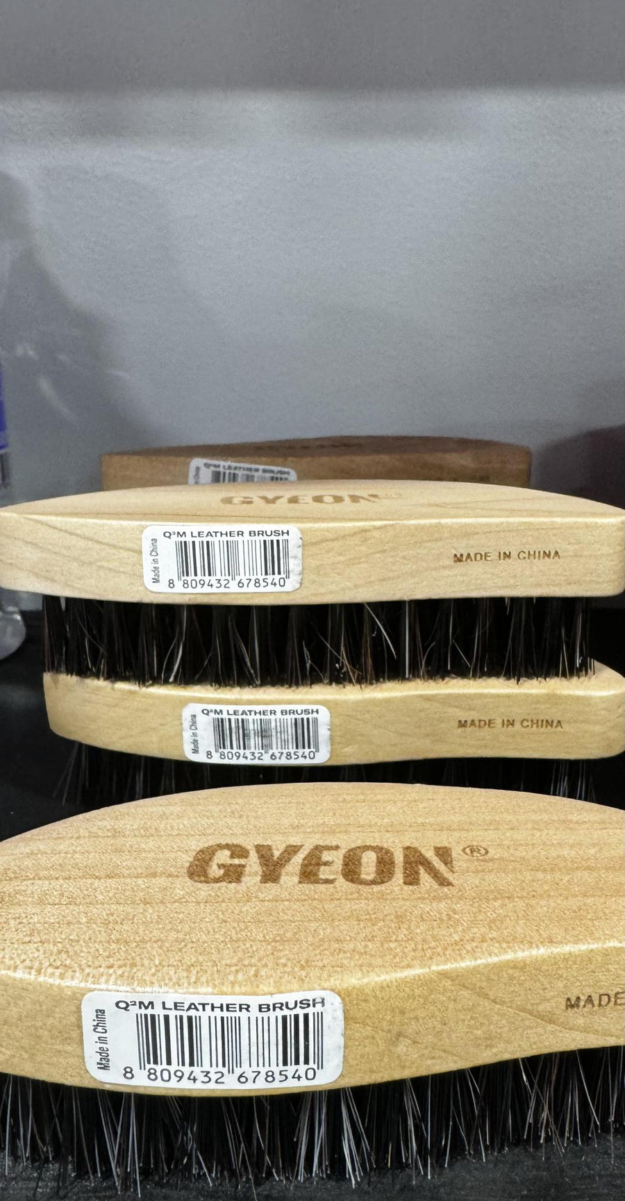 GYEON quartz LeatherSet Strong - Interior Detail Kit - Includes Leather  Brush - Easy to Use Ceramic Leather Protection - Natural Satin Shine -  Hydrophobic Protection - Prevents Fading - UV Protection - Buy Online -  104396335